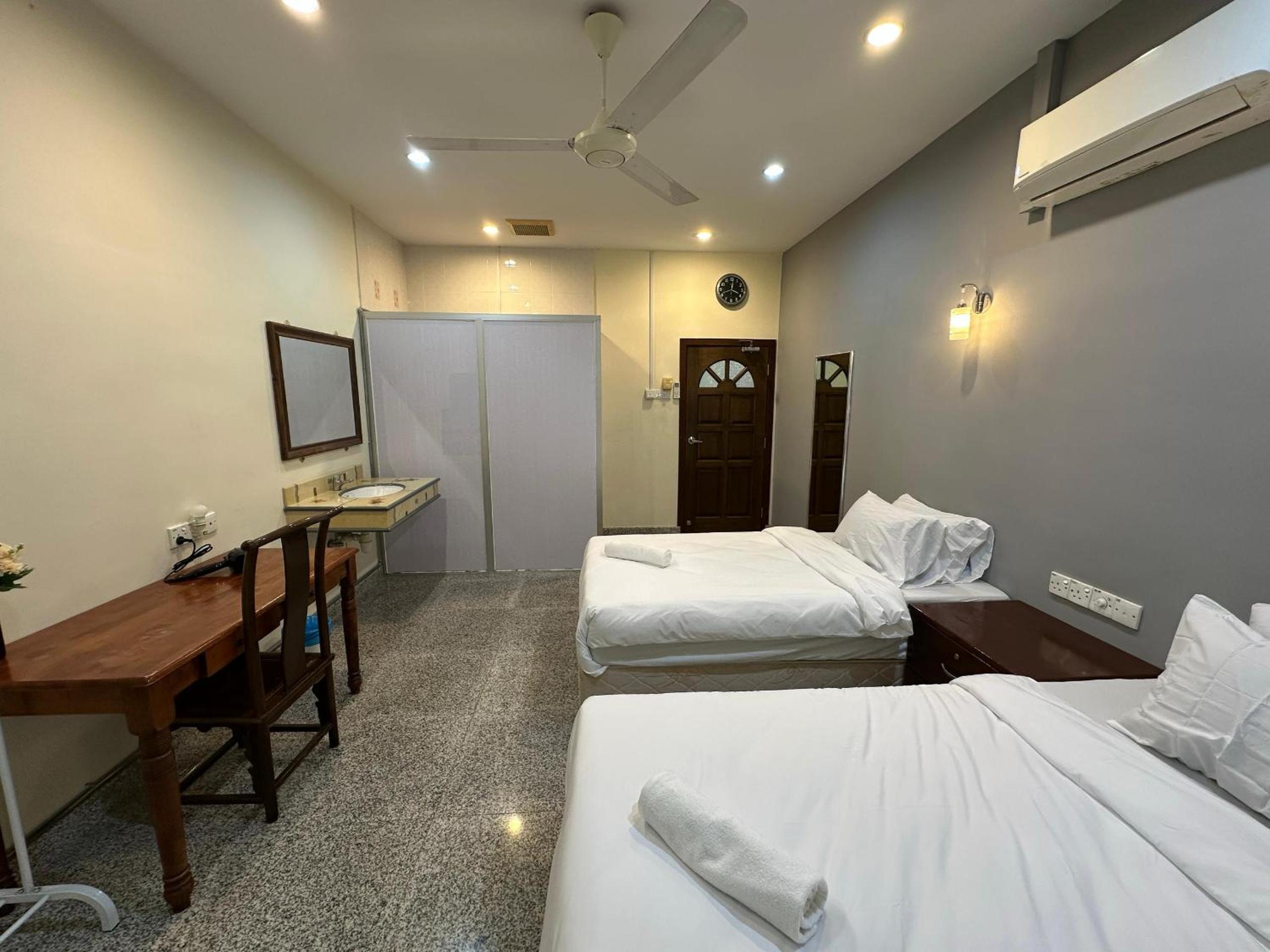 Spacious Air Terjun Semi-D 7BR 21pax photo 2