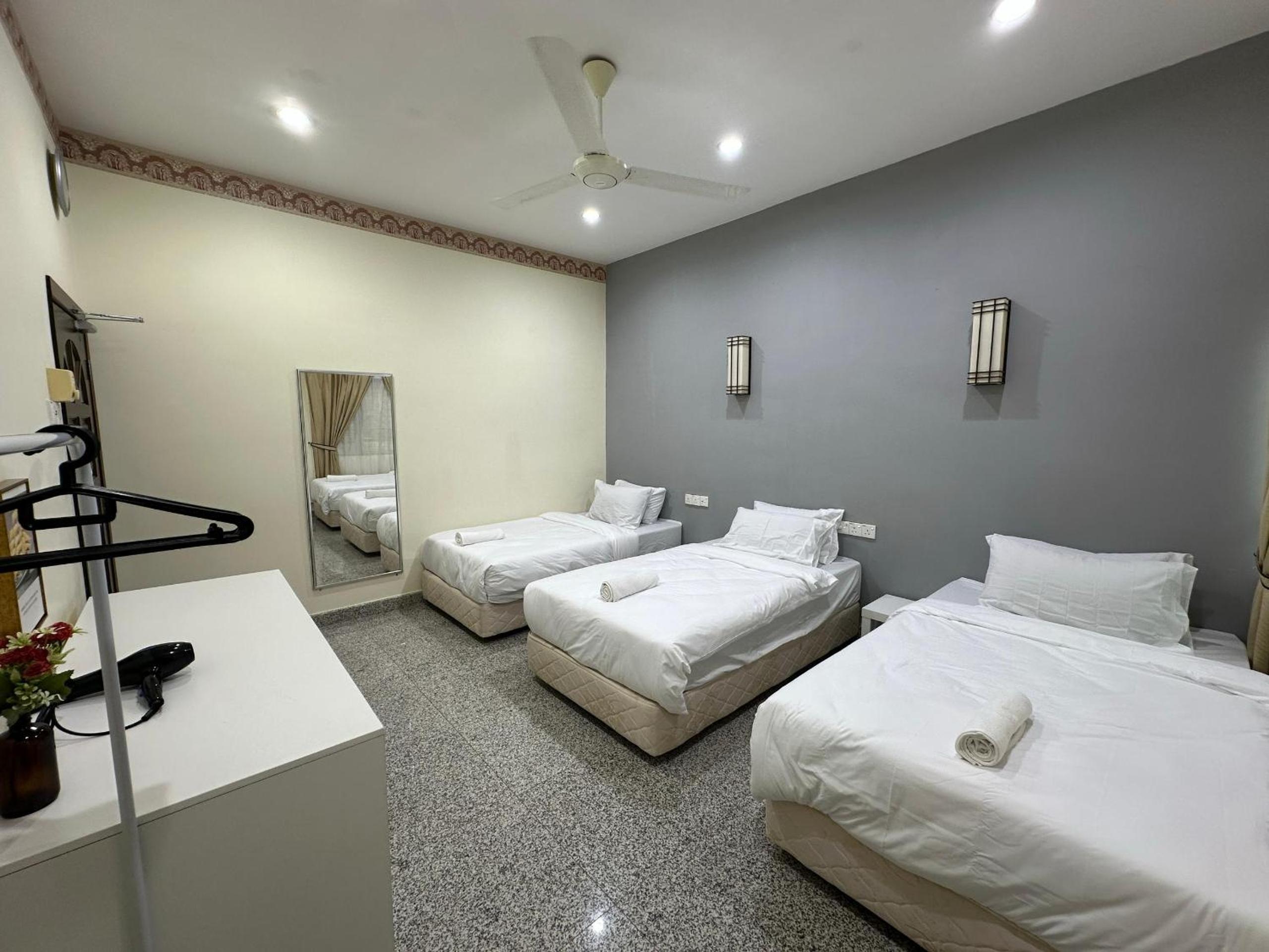 Spacious Air Terjun Semi-D 7BR 21pax
