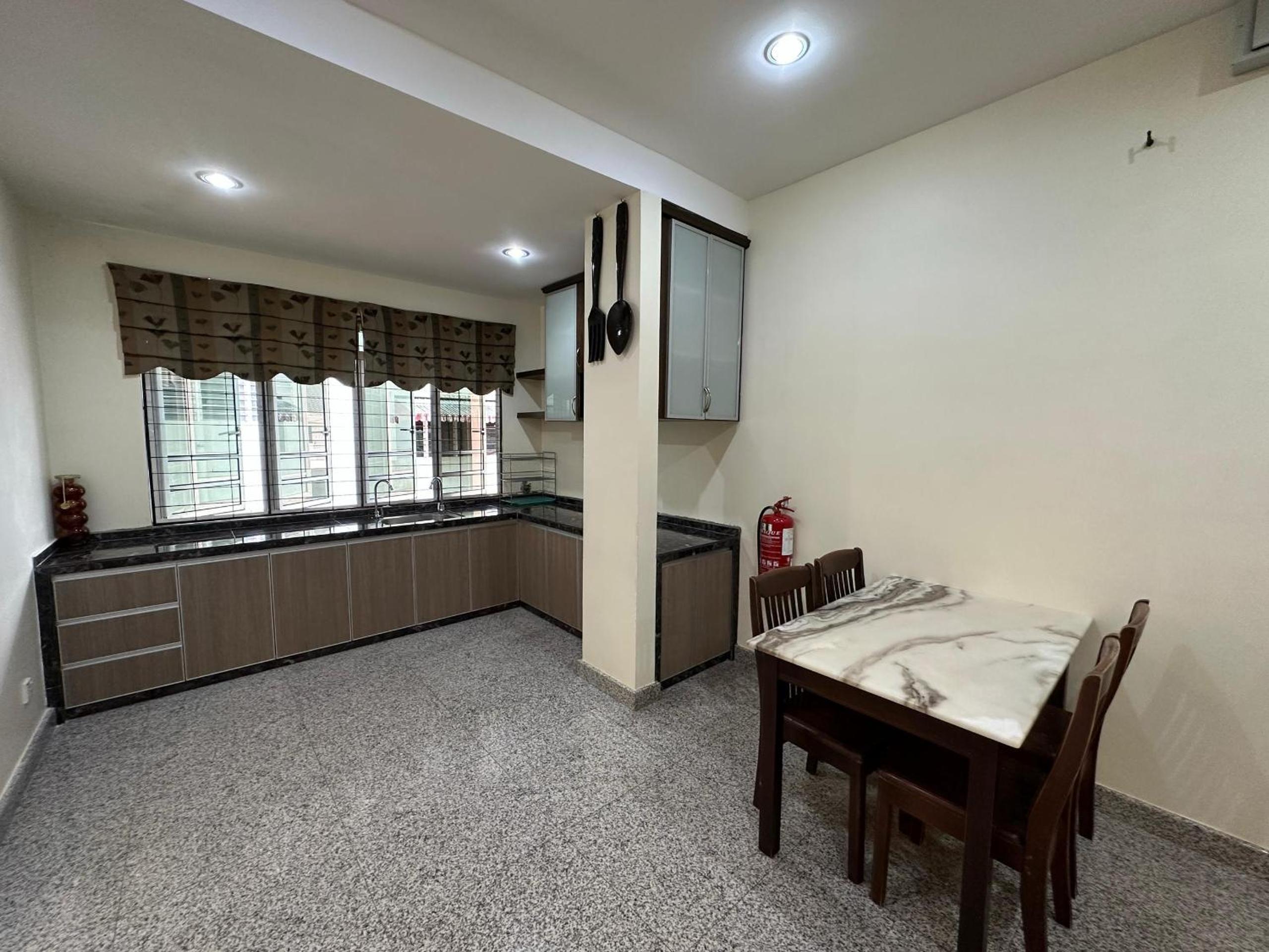 Spacious Air Terjun Semi-D 7BR 21pax