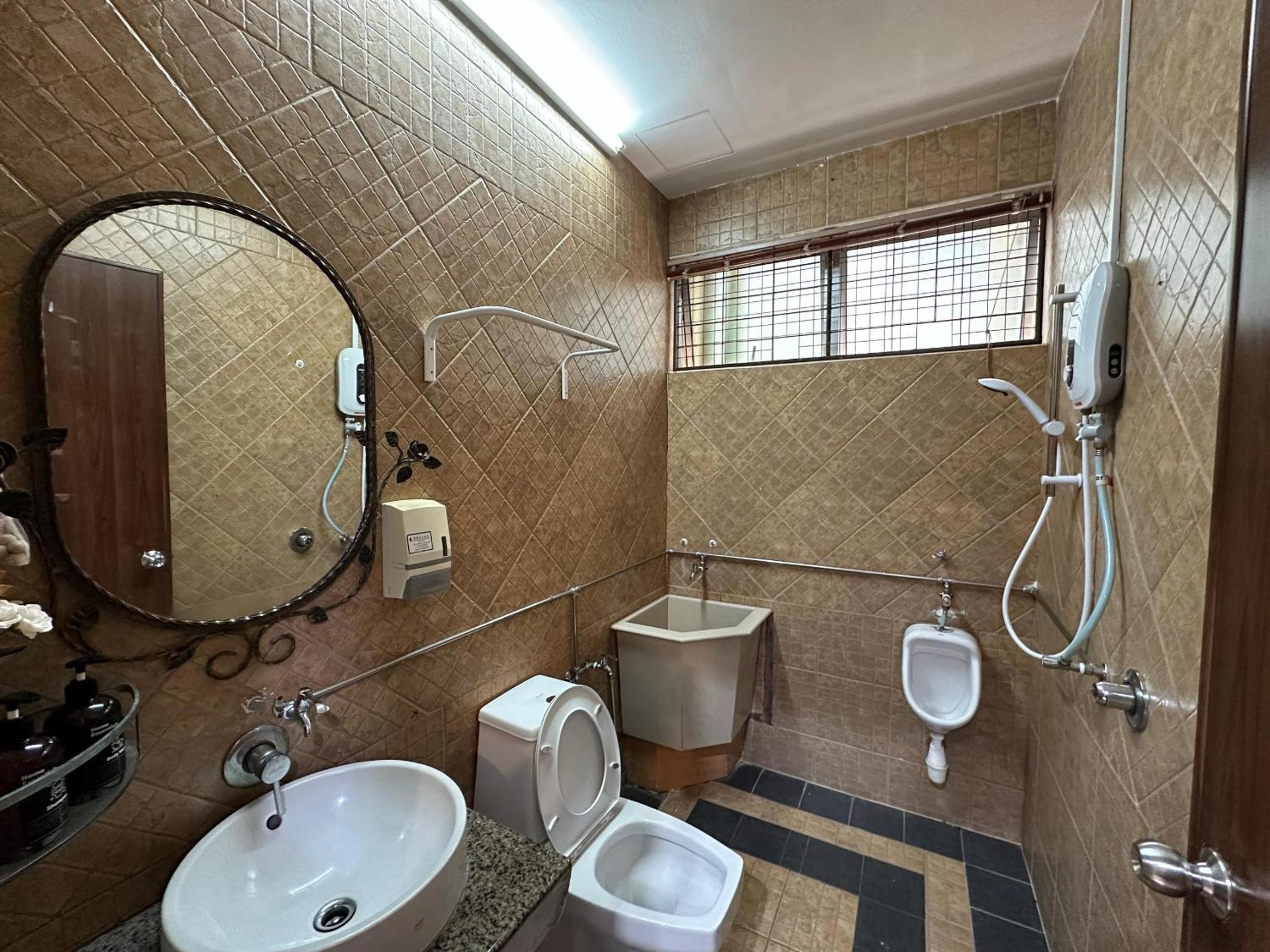 Spacious Air Terjun Semi-D 7BR 21pax