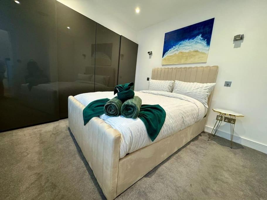 Hyde Park Luxury 2 Bed 2 Bath