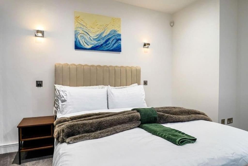 Hyde Park Luxury 2 Bed 2 Bath