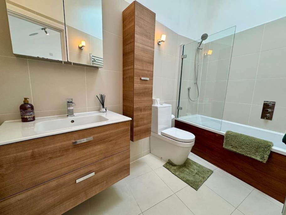 Hyde Park Luxury 2 Bed 2 Bath