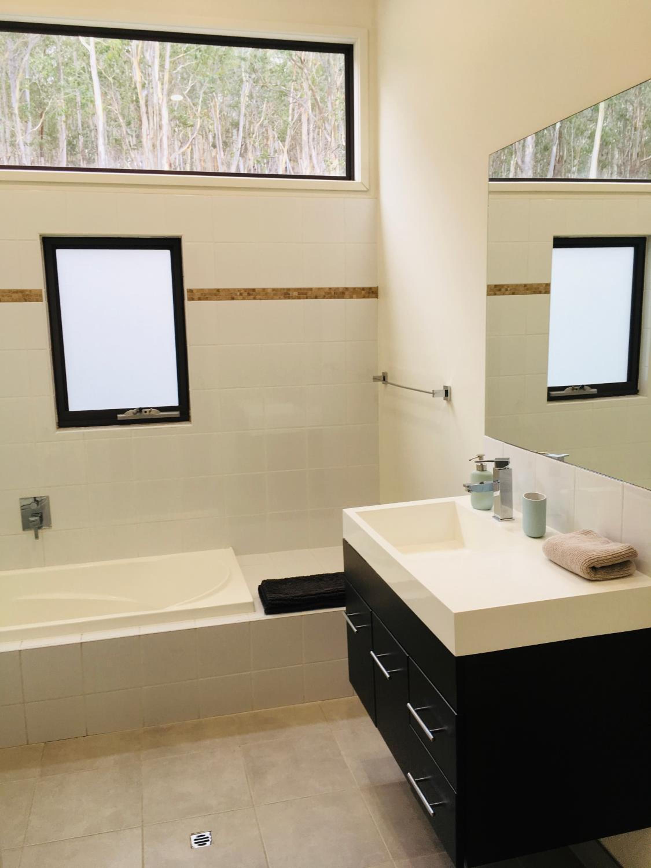 Architecturally Designed Rural Retreat 3 bedroom HOUSE or 1 bedroom CABIN with more than 150 five stars rating