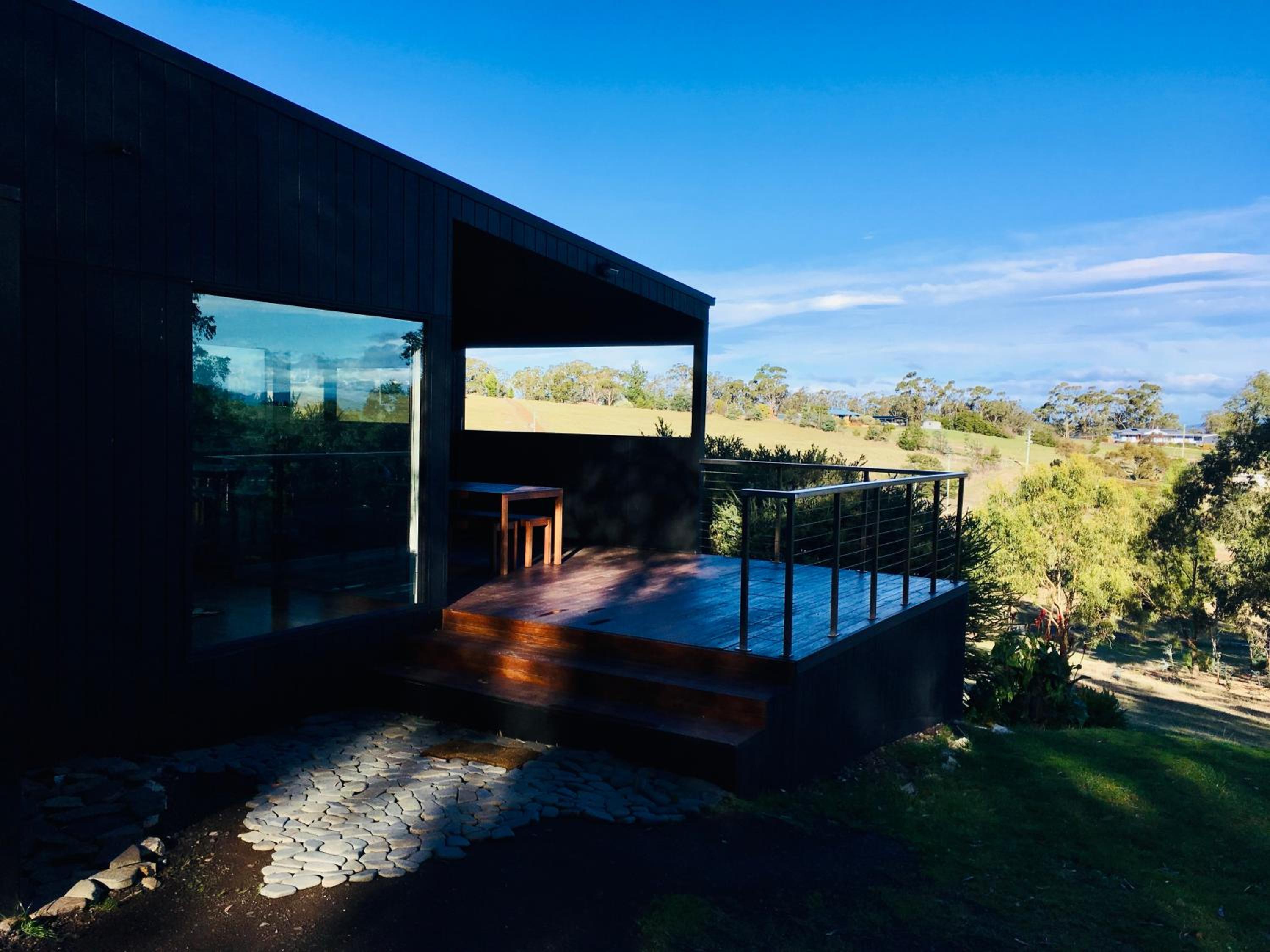 Architecturally Designed Rural Retreat 3 bedroom HOUSE or 1 bedroom CABIN with more than 150 five stars rating