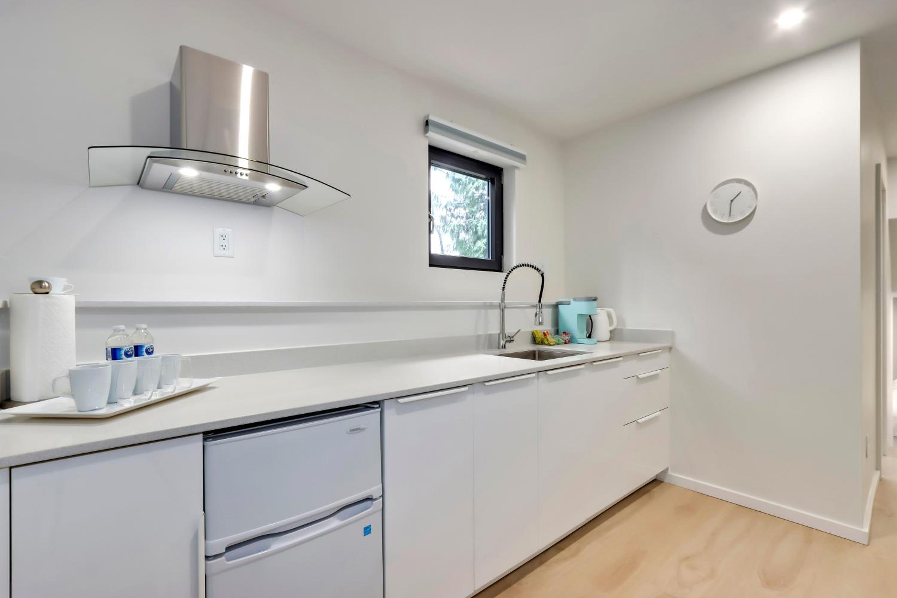 Modern King-Size Guest Suite