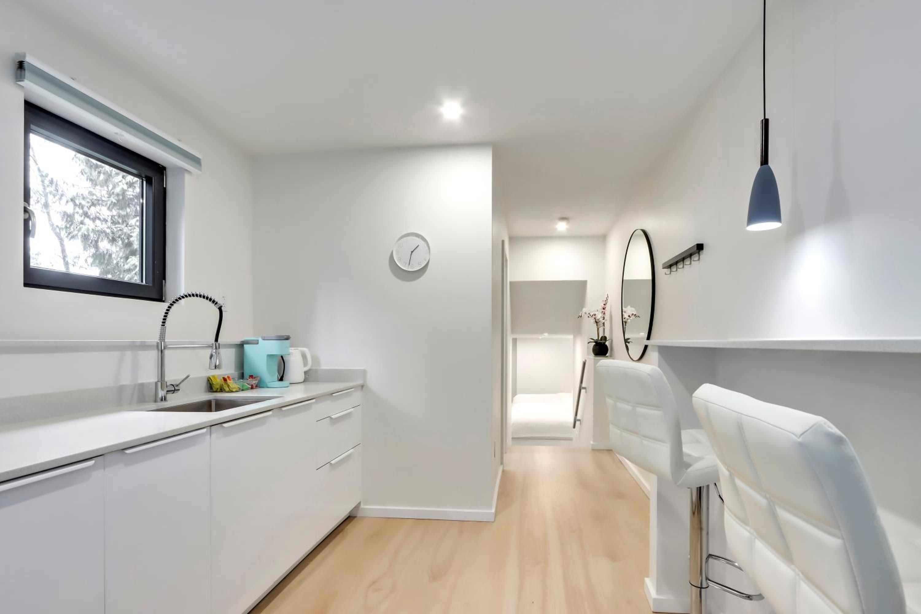 Modern King-Size Guest Suite