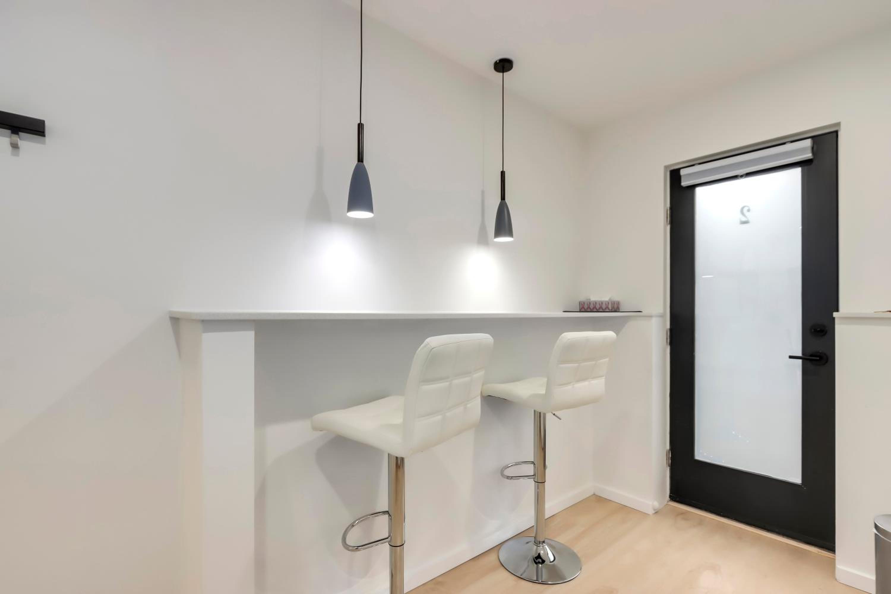 Modern King-Size Guest Suite