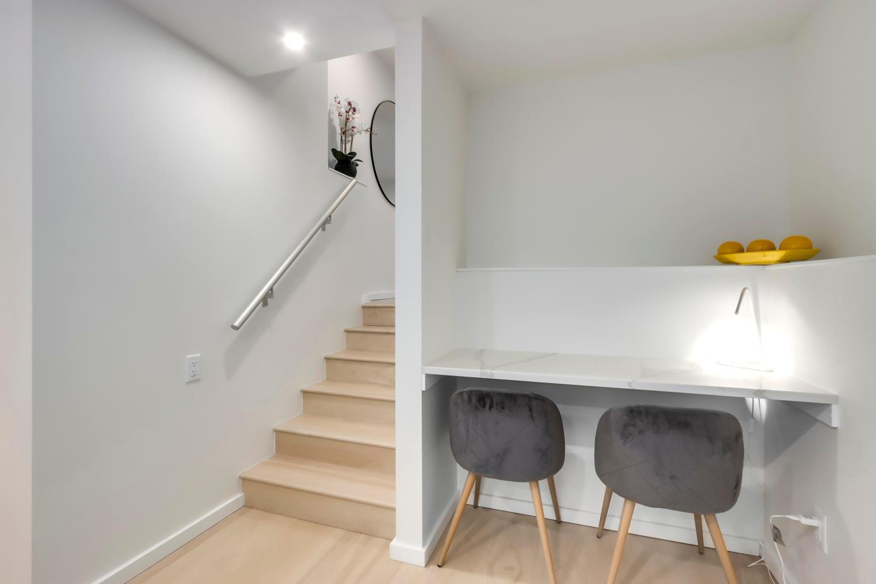 Modern King-Size Guest Suite