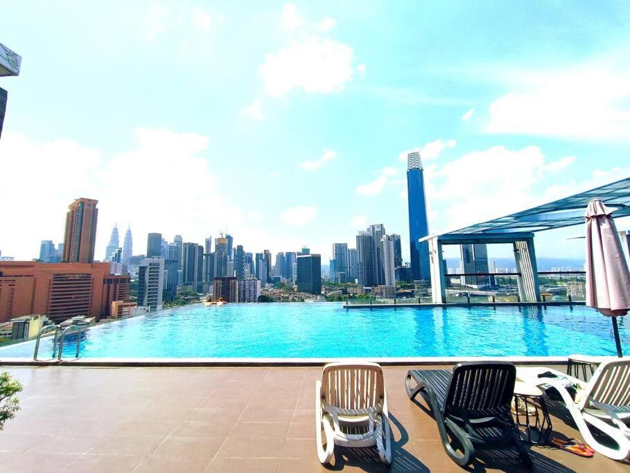 D1 Infinity Pool KLCC view