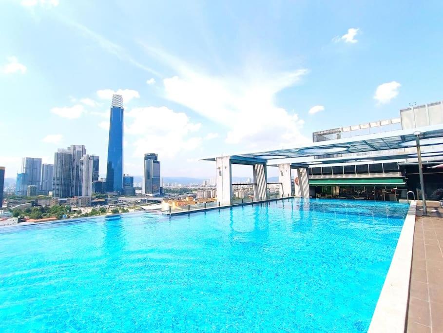 D1 Infinity Pool KLCC view