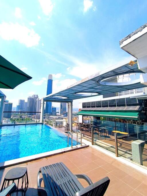 D1 Infinity Pool KLCC view