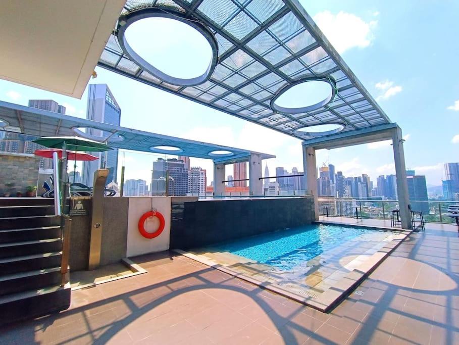D1 Infinity Pool KLCC view