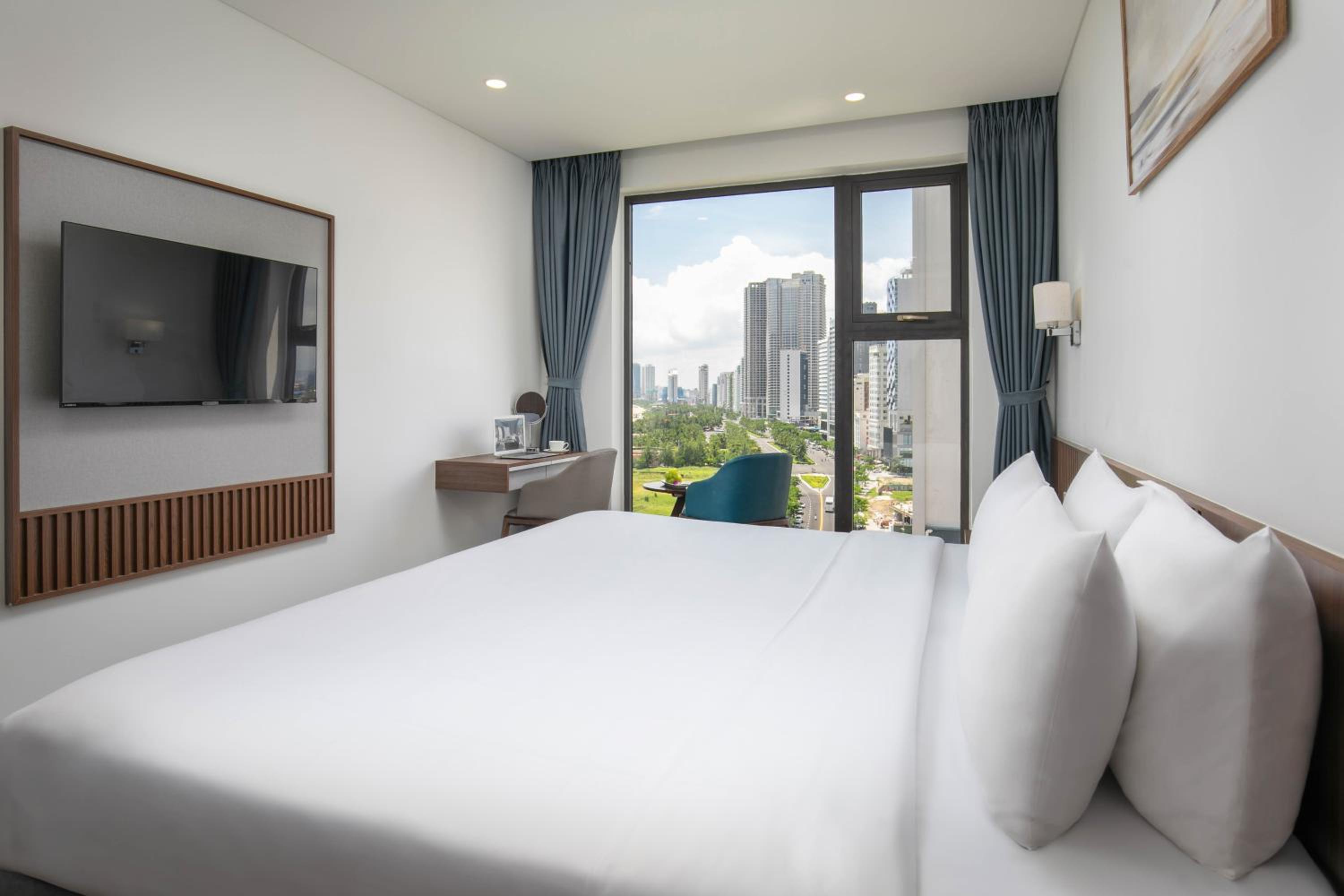 Mangata Beachfront Hotel 11