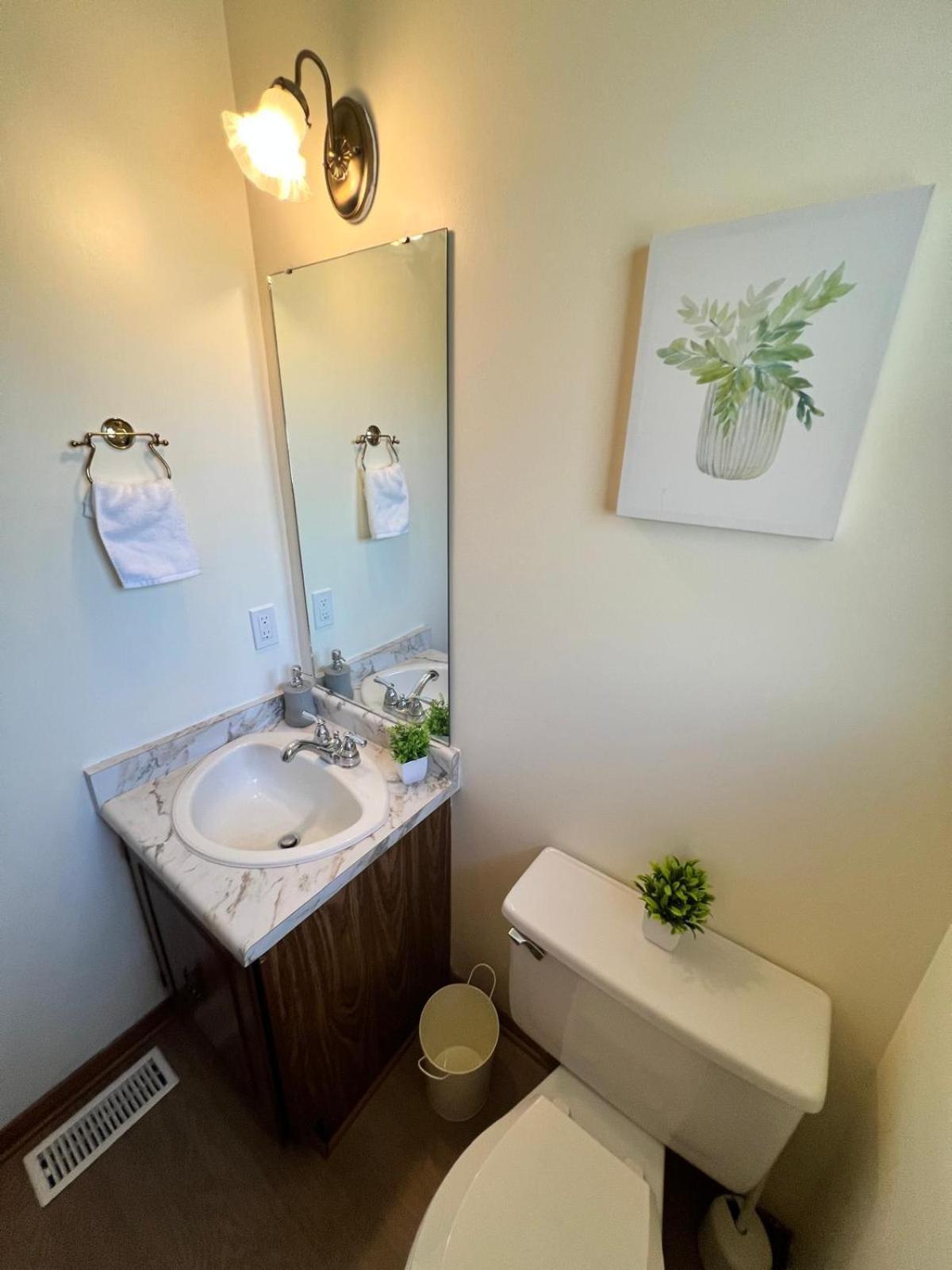 Entire Cozy House in Thorold