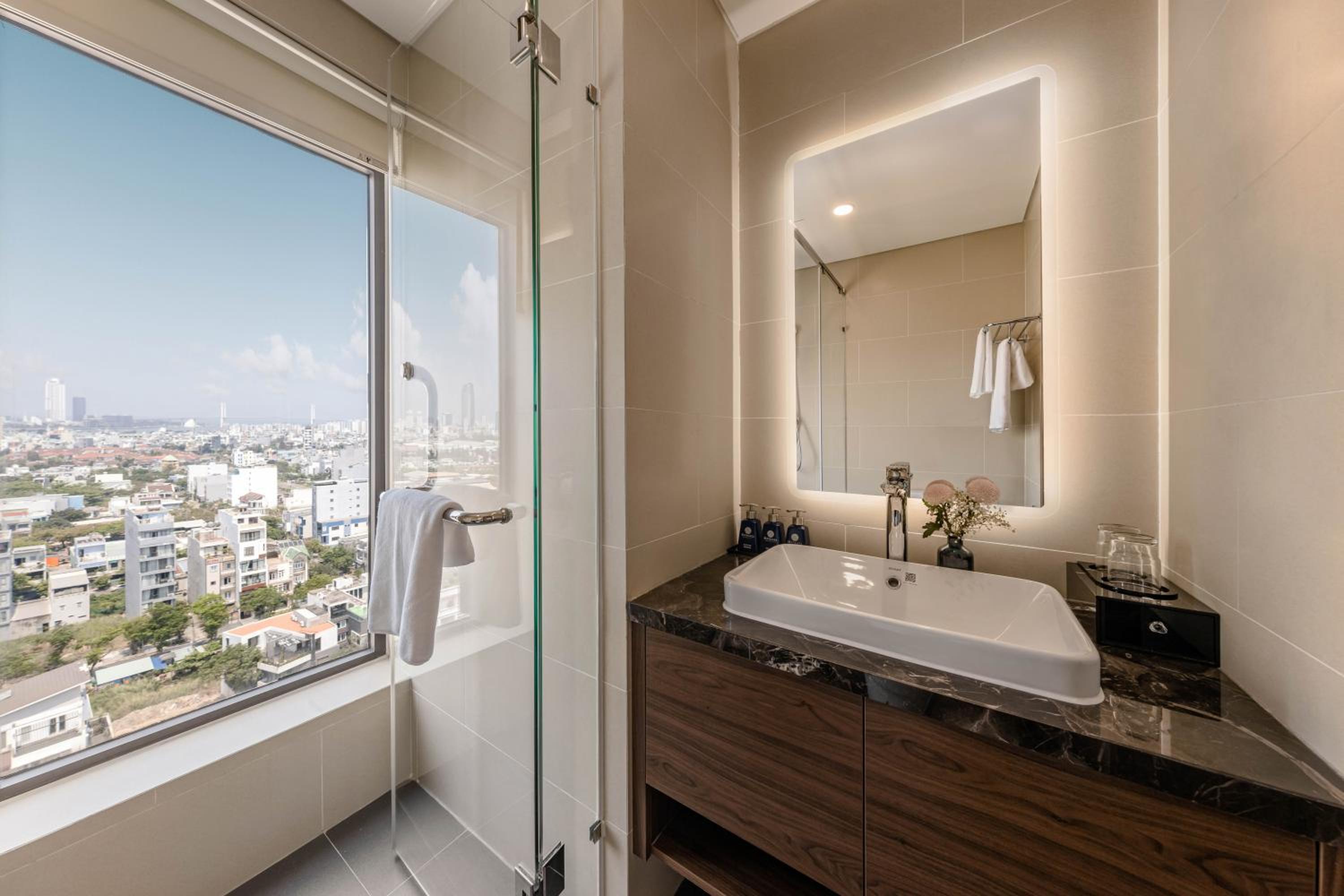Mangata Beachfront Hotel 20