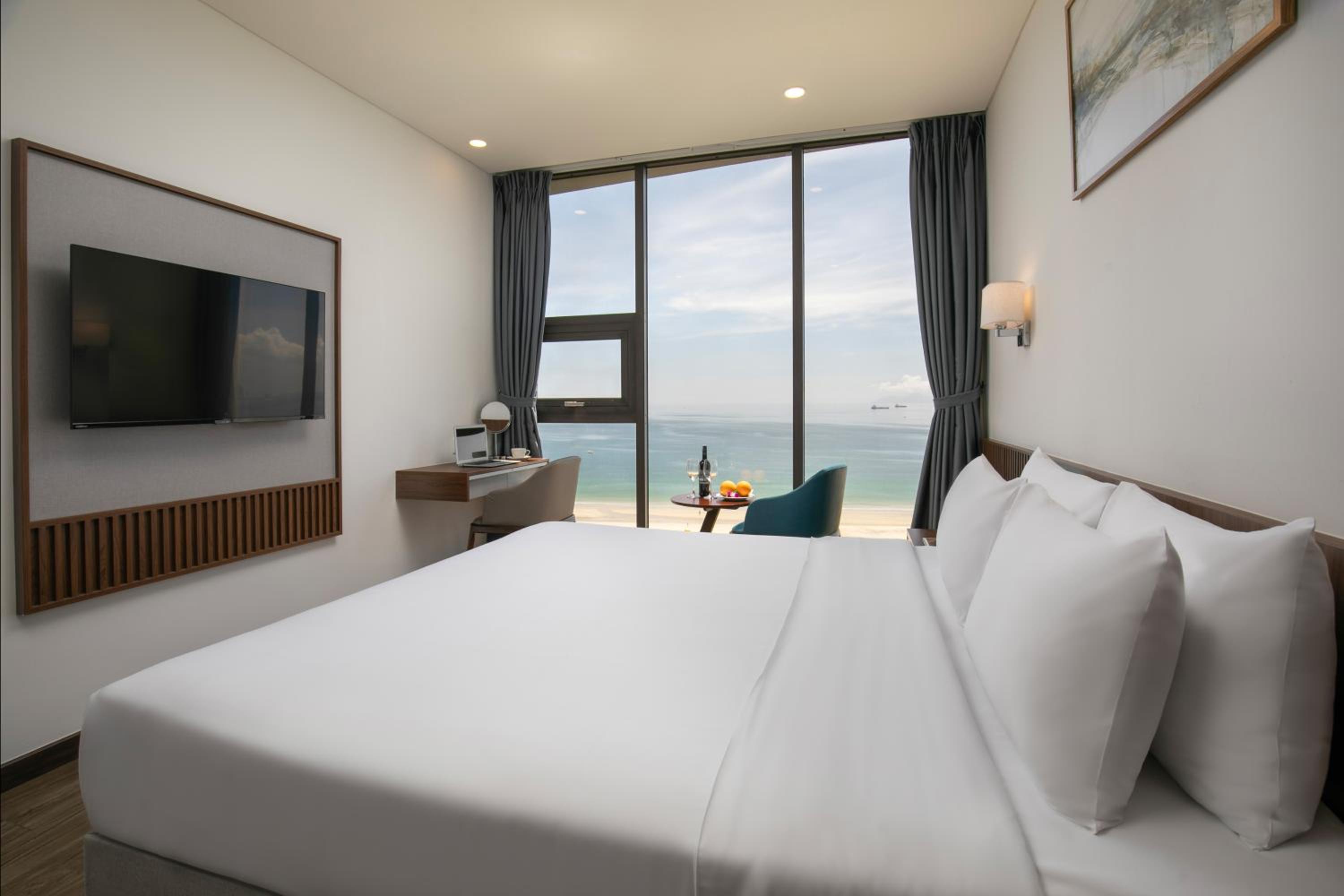 Mangata Beachfront Hotel 5