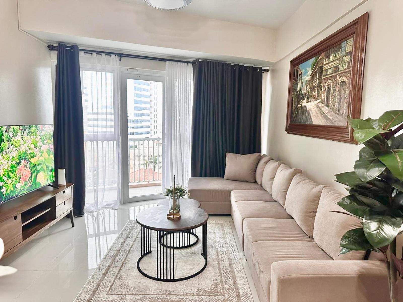 New 2 Bed RM & 2 Bath RM BGC Taguig McKinley connect Venice mall view 4