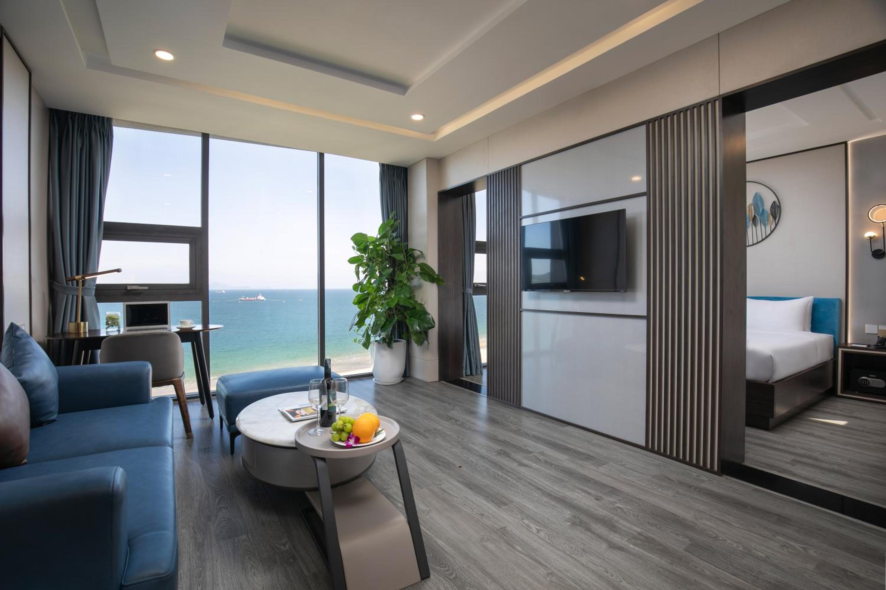 Mangata Beachfront Hotel 37
