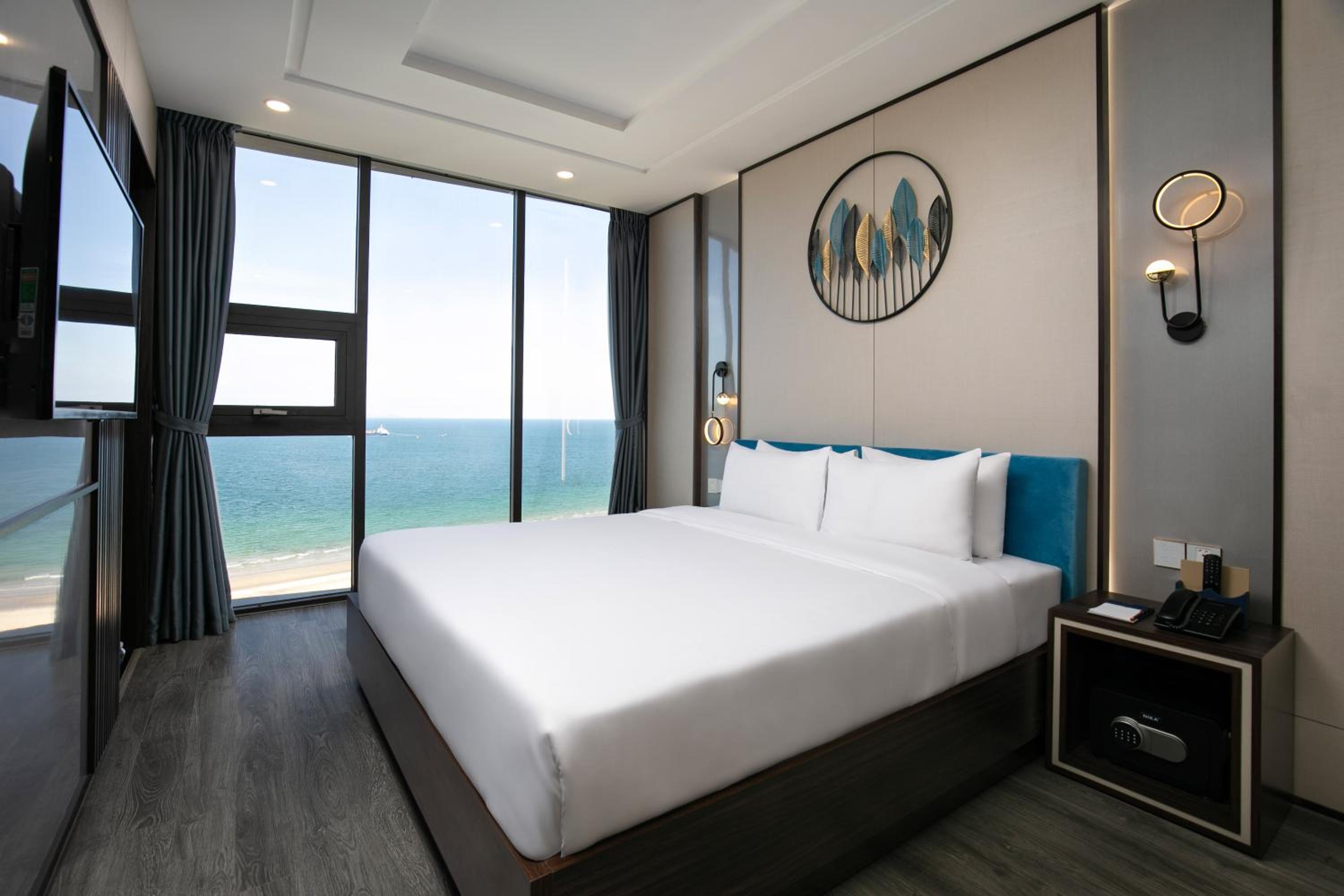 Mangata Beachfront Hotel 2