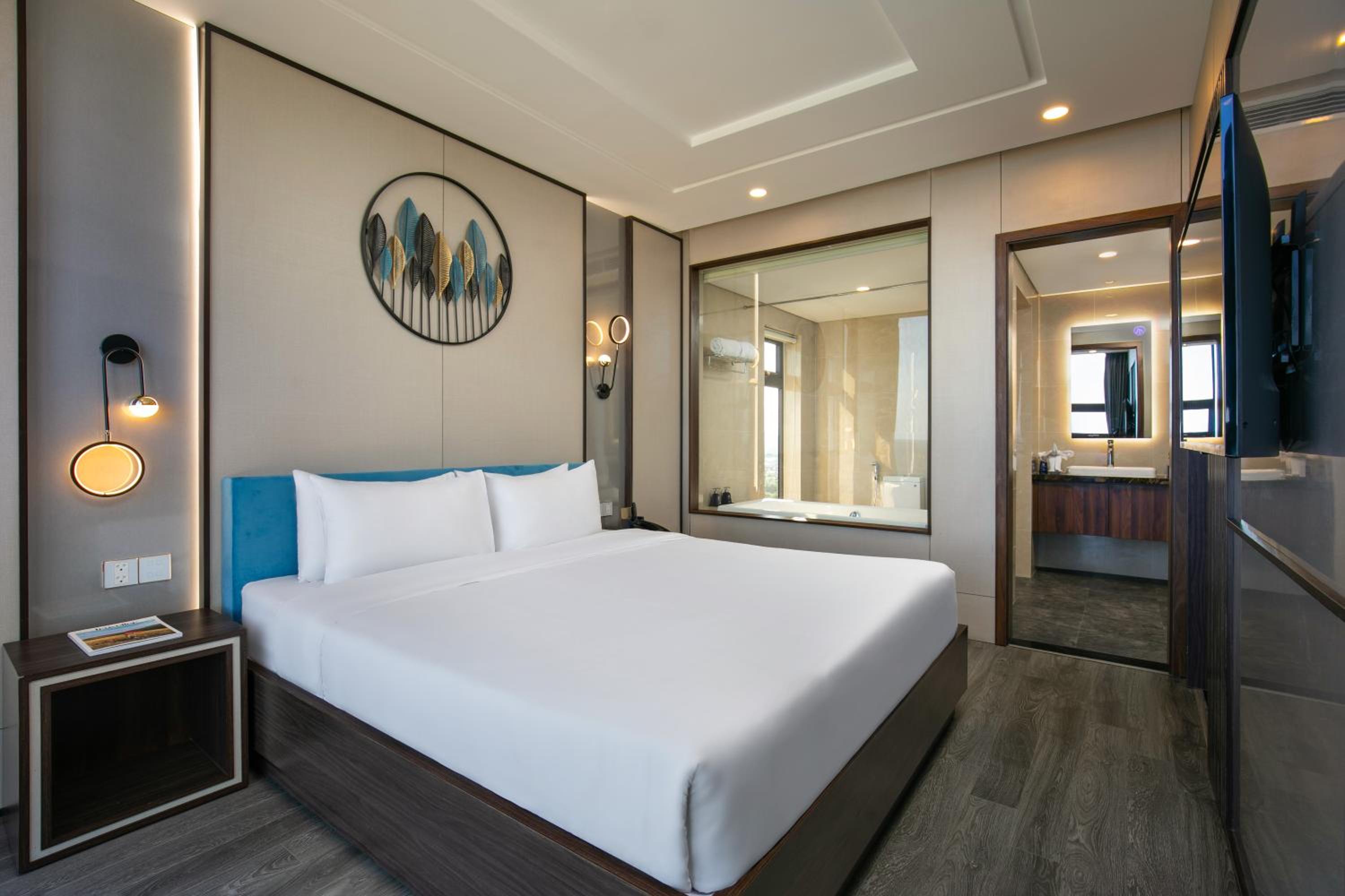 Mangata Beachfront Hotel 12