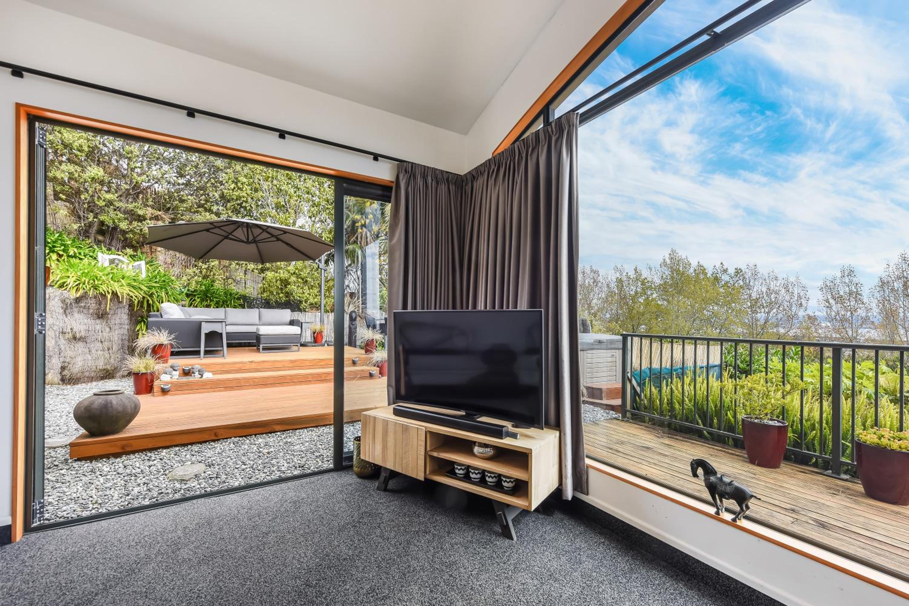 Sunset Heights - Nelson Holiday Home view 2