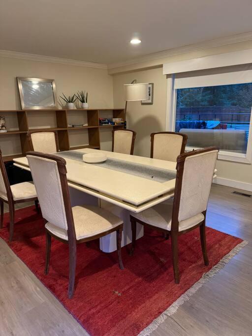 Big Charming 1-bedroom Apartment