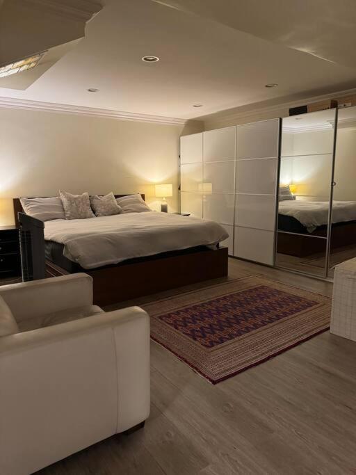 Big Charming 1-bedroom Apartment