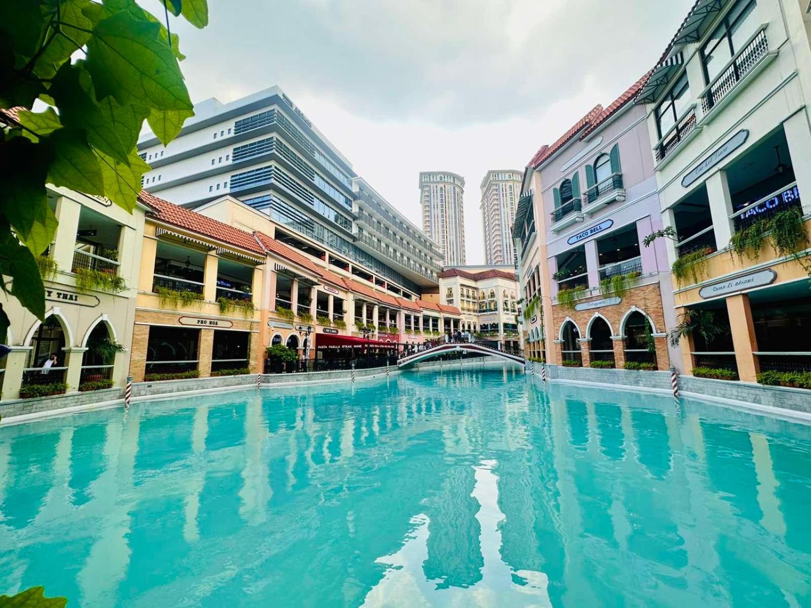 New 2 Bed RM & 2 Bath RM BGC Taguig McKinley connect Venice mall view 2