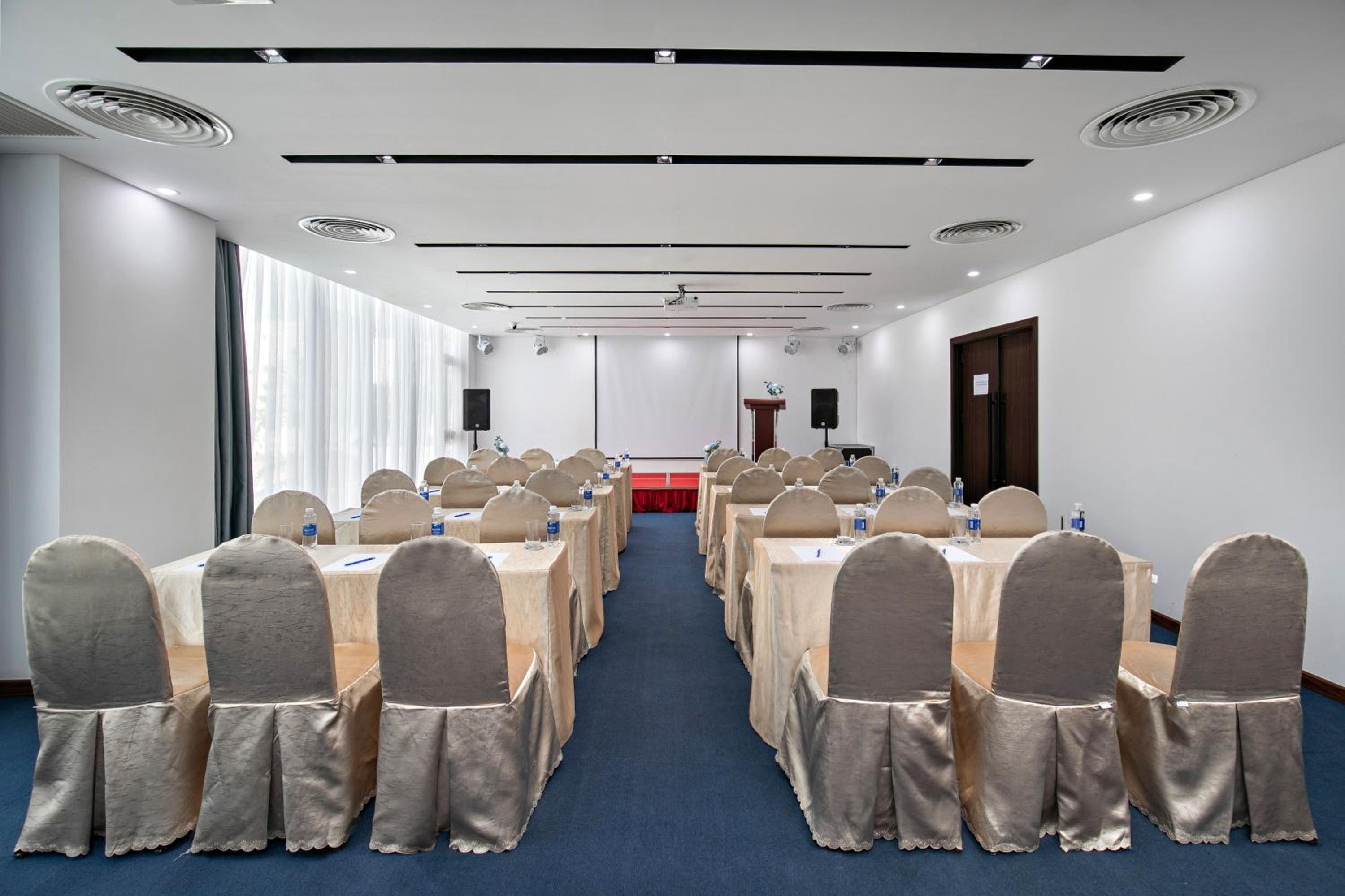 Mangata Beachfront Hotel 44