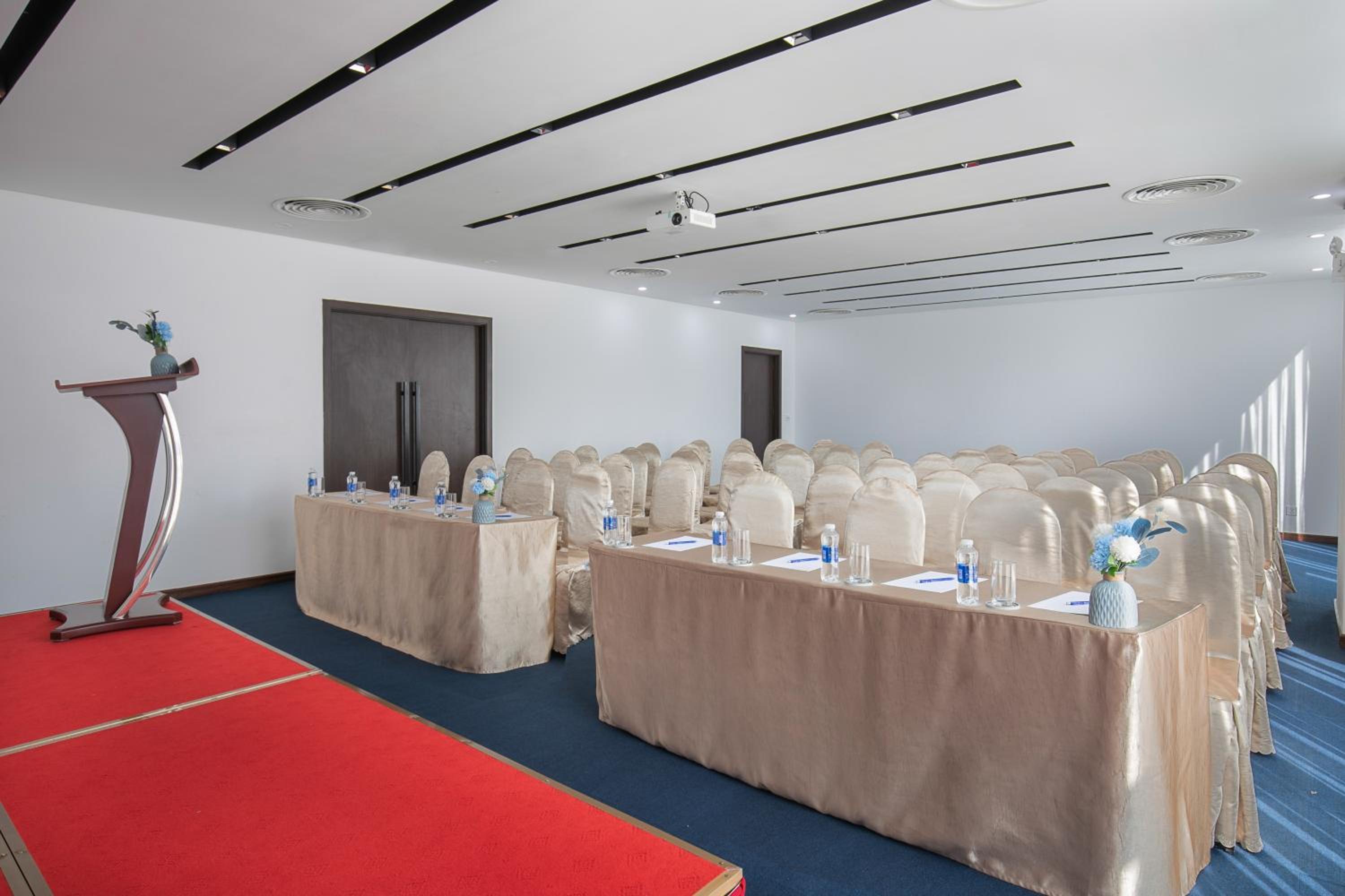 Mangata Beachfront Hotel 53