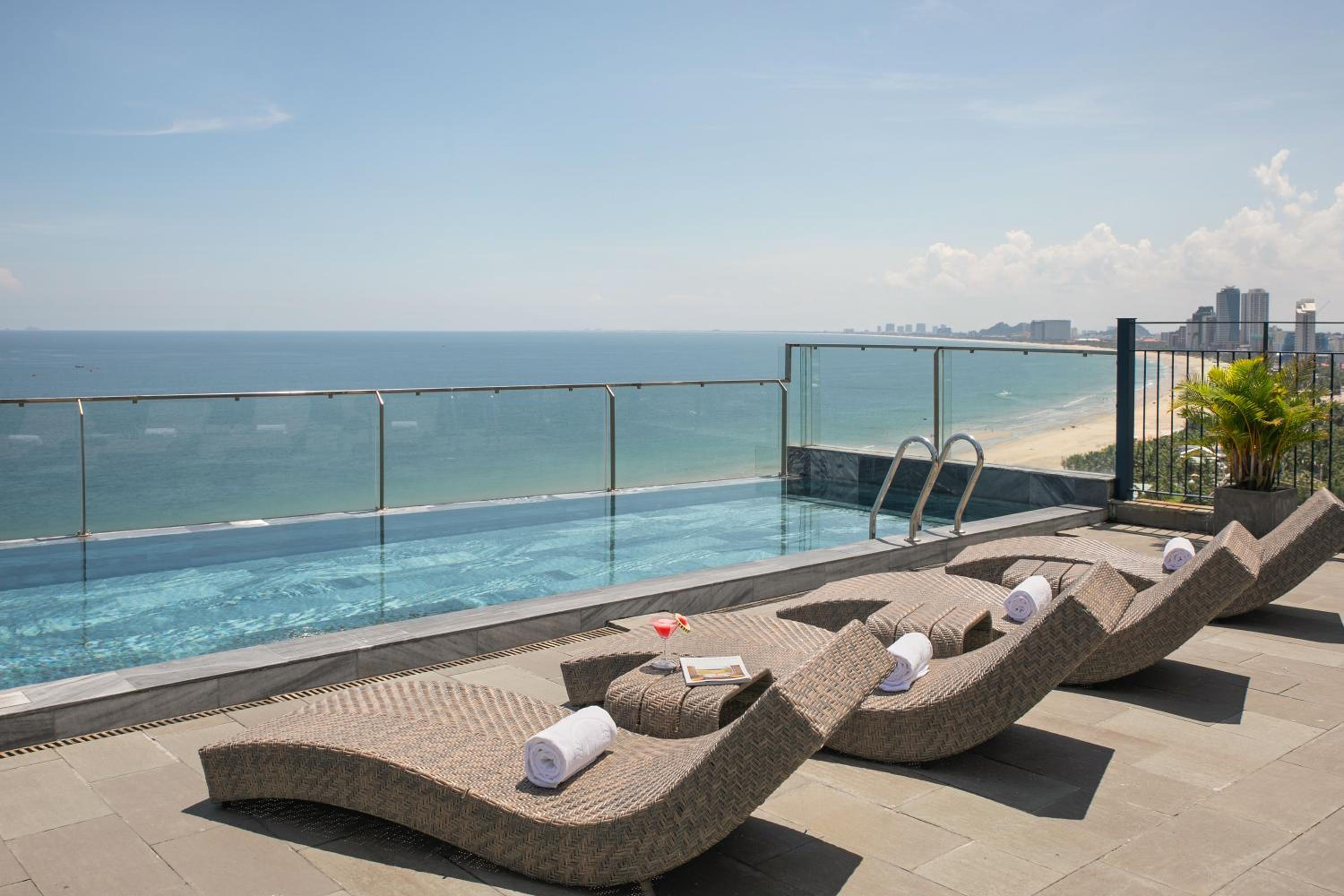 Mangata Beachfront Hotel 59