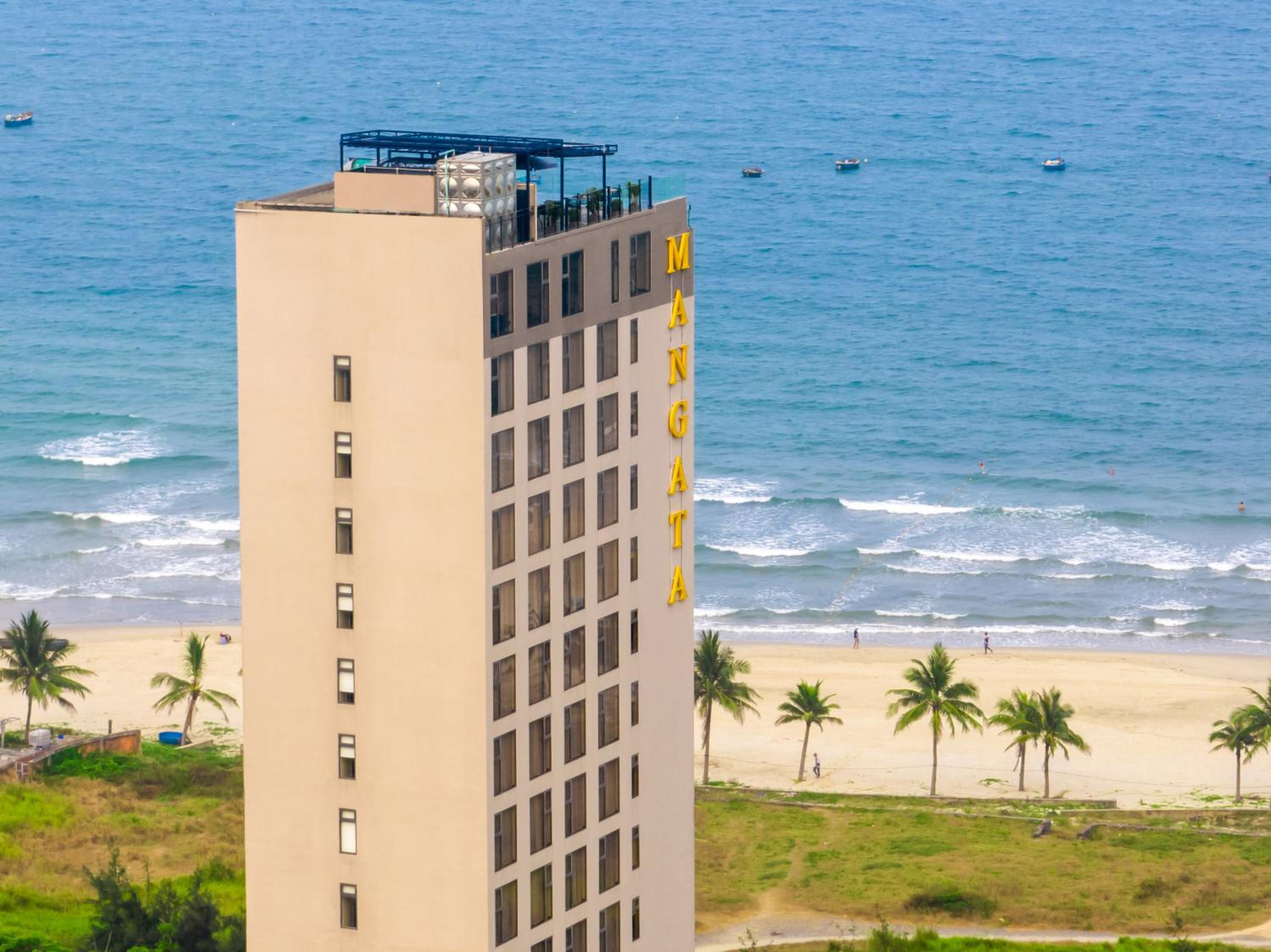 Mangata Beachfront Hotel 10