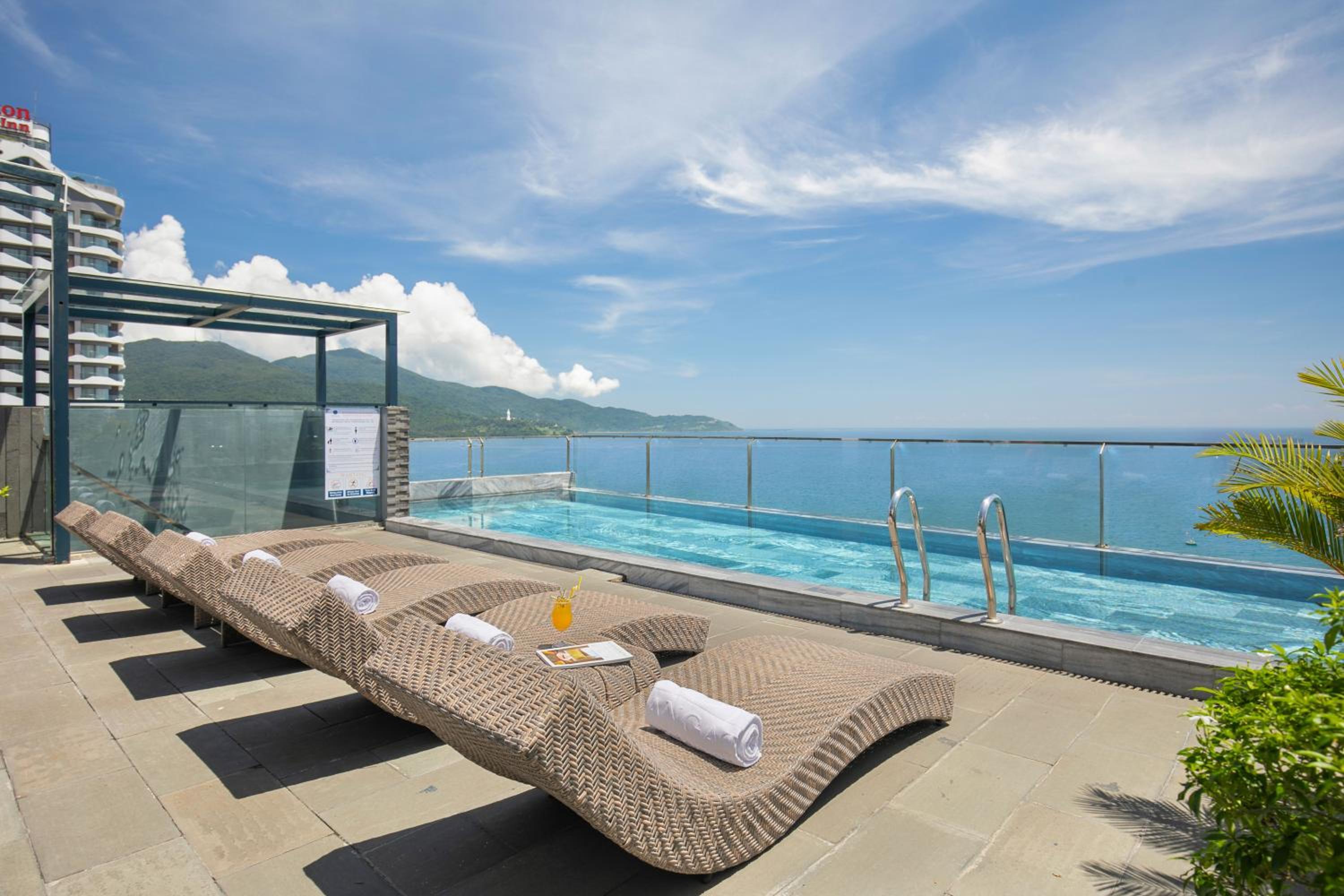 Mangata Beachfront Hotel 1