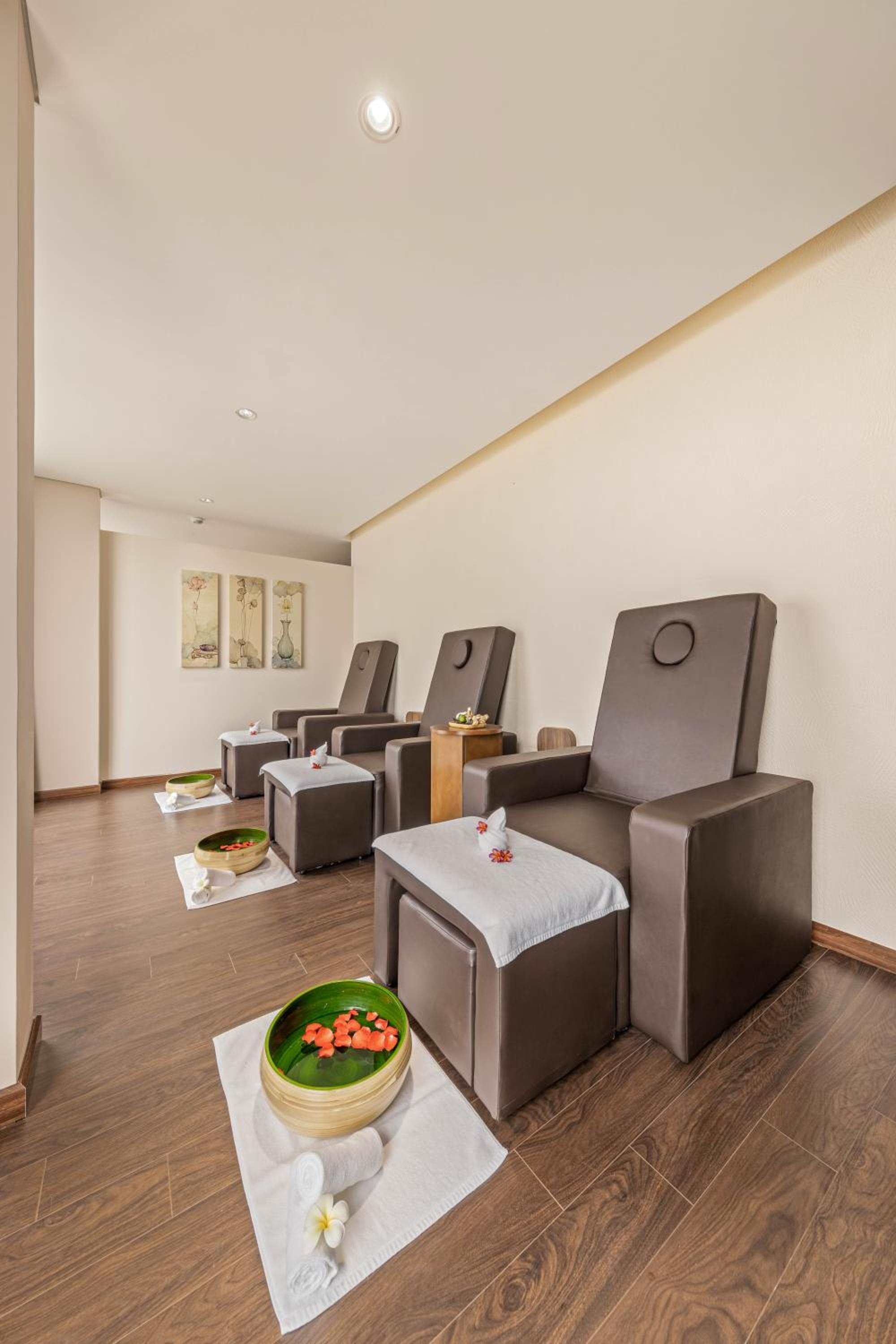 Mangata Beachfront Hotel 62