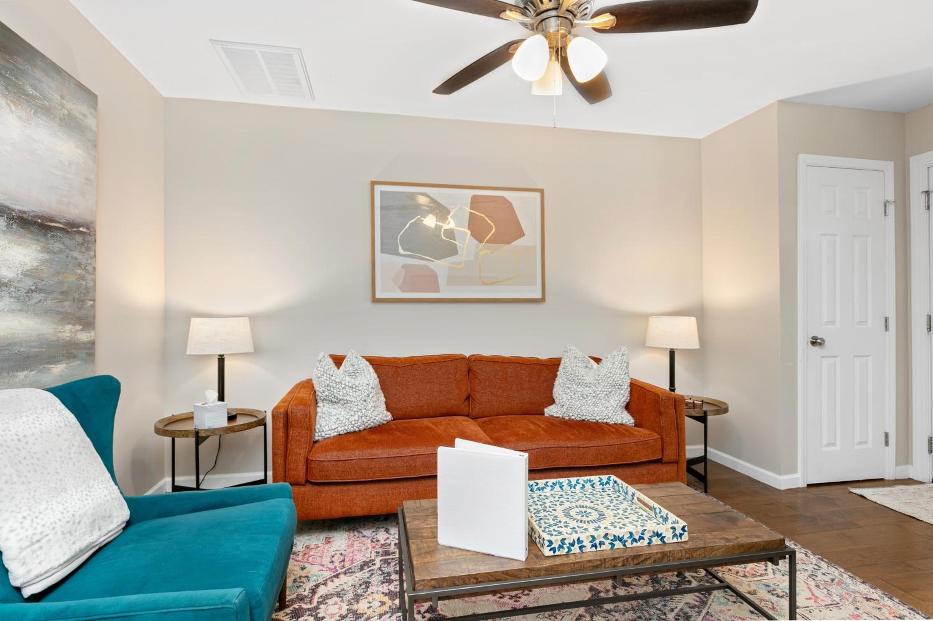 Red Bud Sycamore by AvantStay Custom Group Retreat w Patio