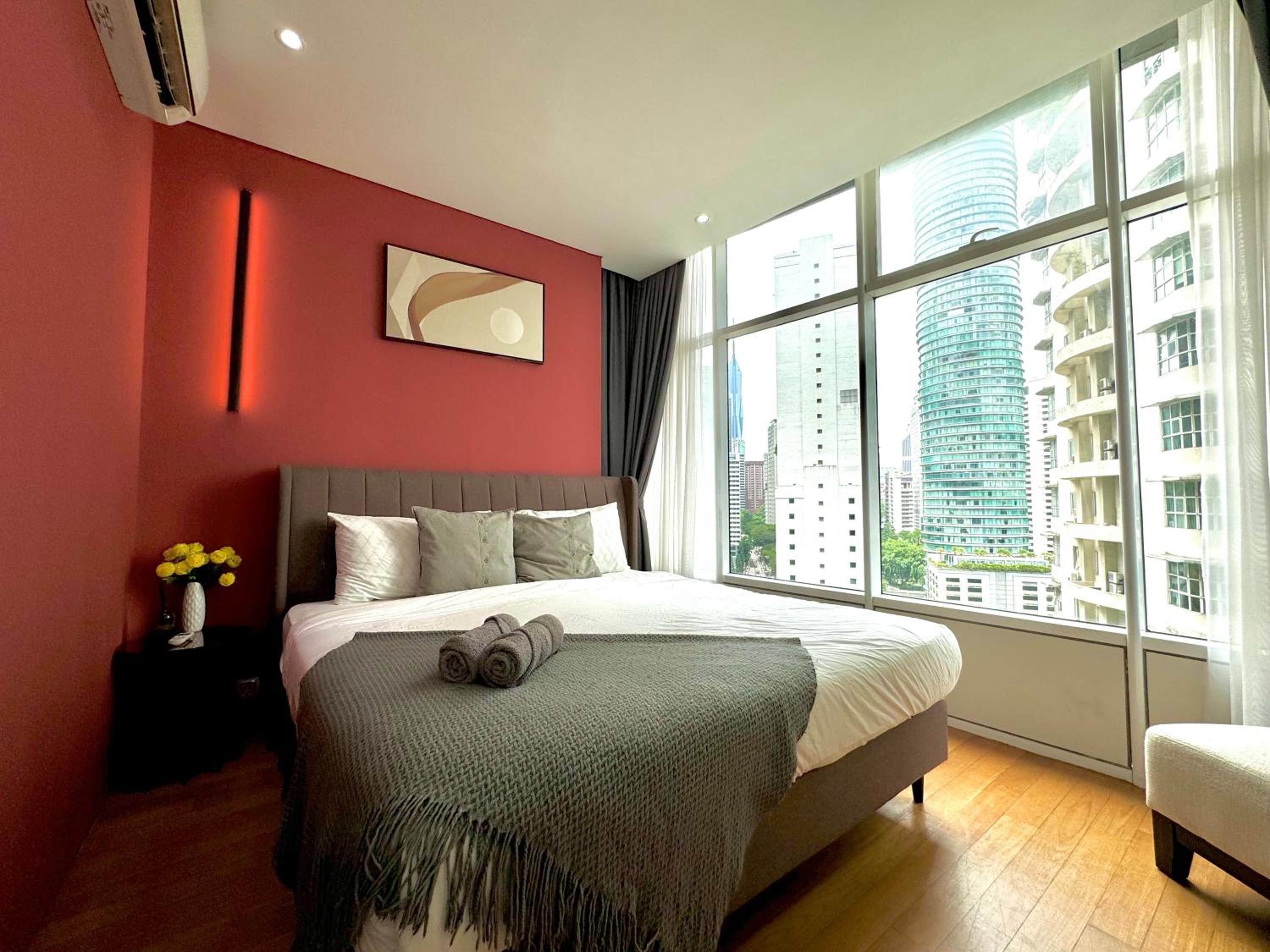 Sky Suites Lovely 3BR Suite at KLCC