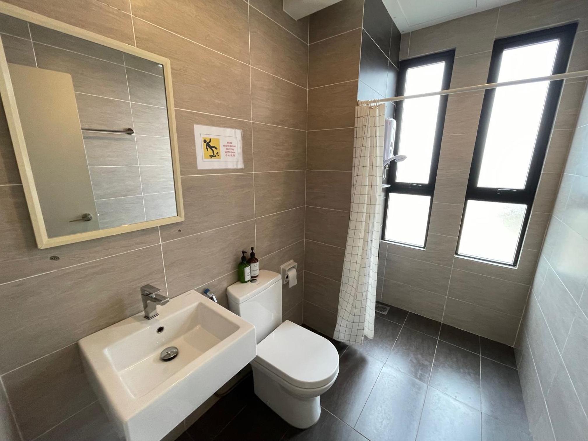 Midhill Studio Apartment By AuroraHomes photo 8