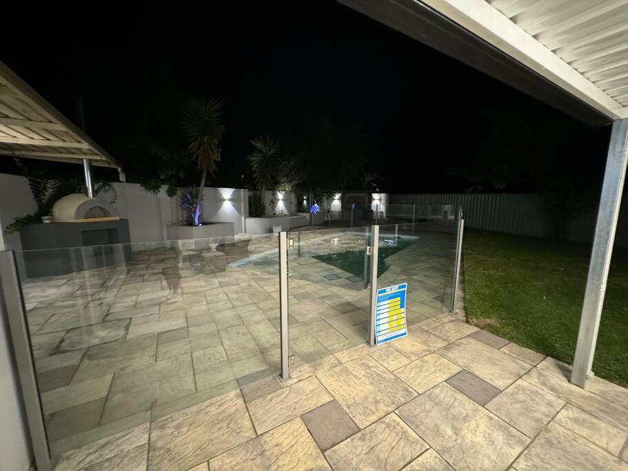 Deluxe modern family home with Pool