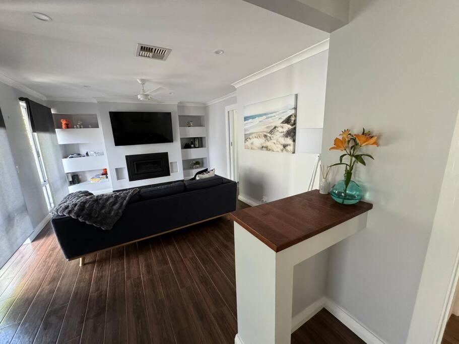 Deluxe modern family home with Pool