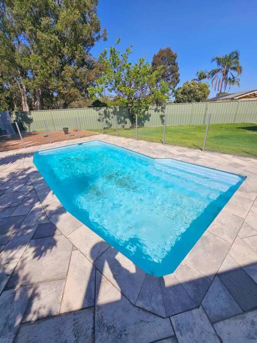Deluxe modern family home with Pool