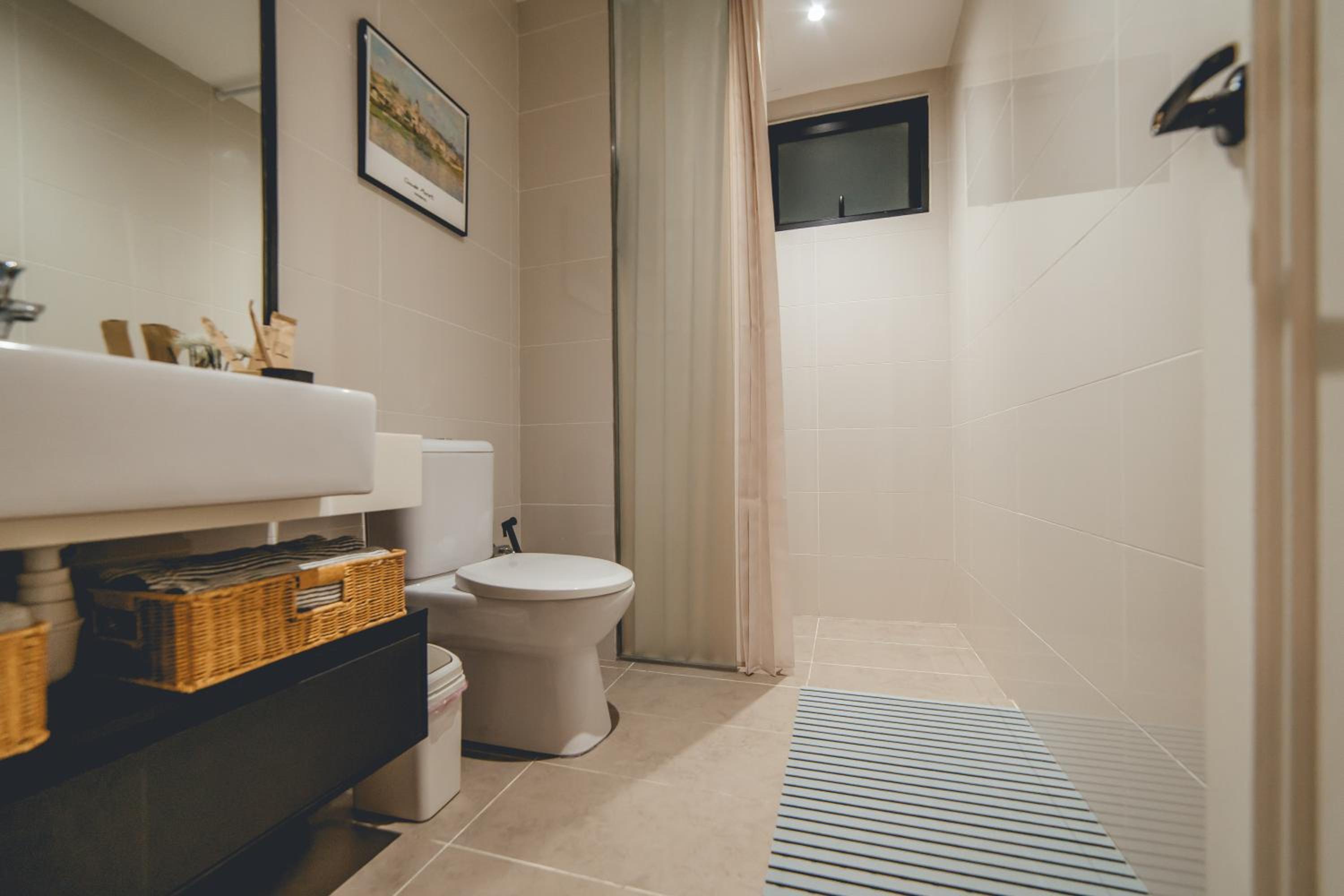 Cozy French Suite Bathtub Mosaic Midvalley 2-9px