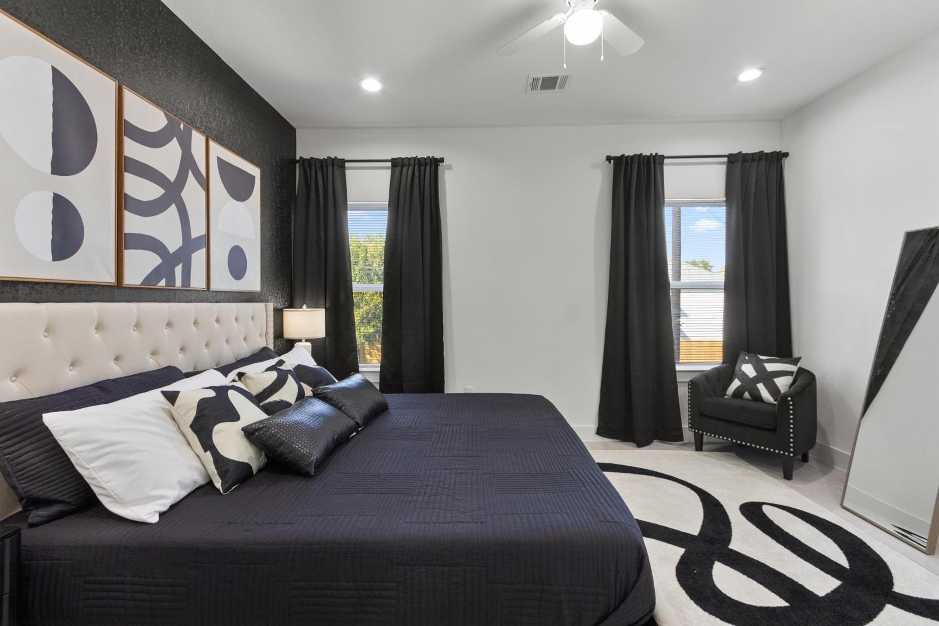 Stylish 3 Bedroom Rental - Just Minutes from Dowtown Houston view 4