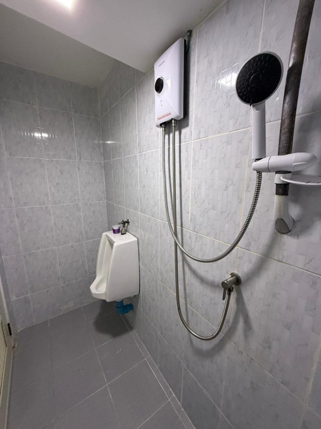 Jomtien Beach Hostel - Soi 7 Prime Spot - 200m to Beach next to Food Market