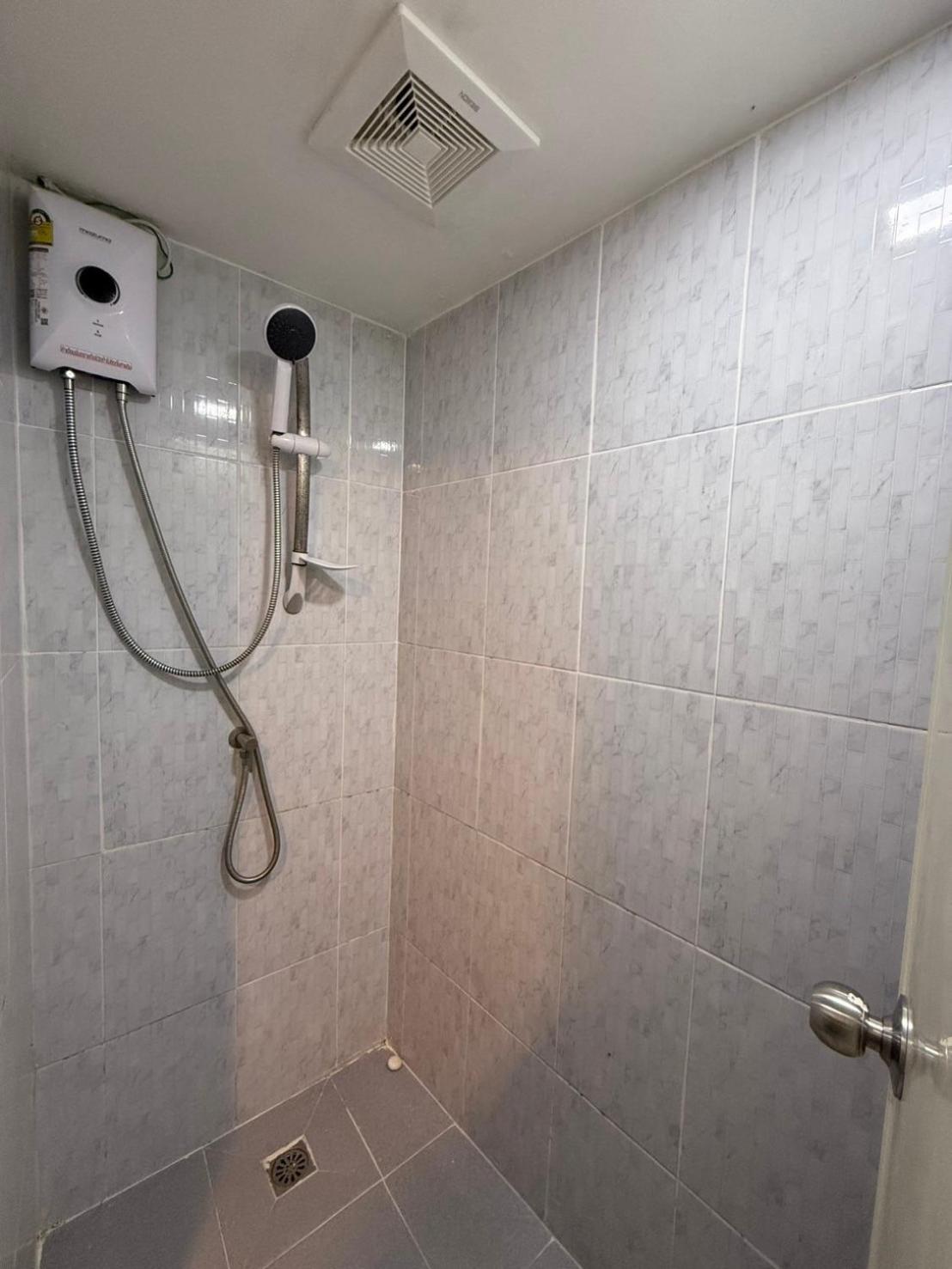 Jomtien Beach Hostel - Soi 7 Prime Spot - 200m to Beach next to Food Market