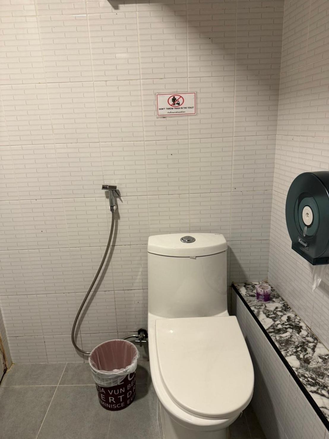 Jomtien Beach Hostel - Soi 7 Prime Spot - 200m to Beach next to Food Market