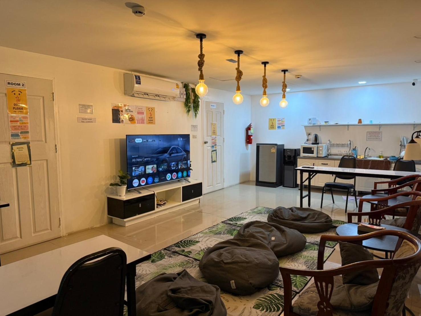 Jomtien Beach Hostel - Soi 7 Prime Spot - 200m to Beach next to Food Market