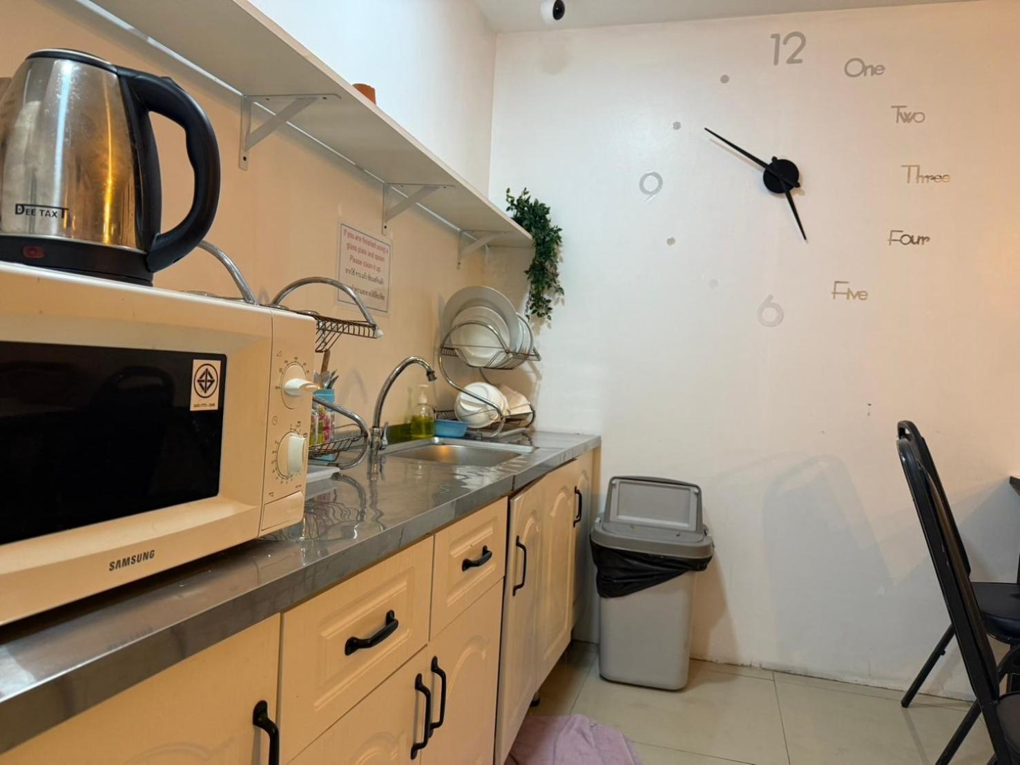 Jomtien Beach Hostel - Soi 7 Prime Spot - 200m to Beach next to Food Market