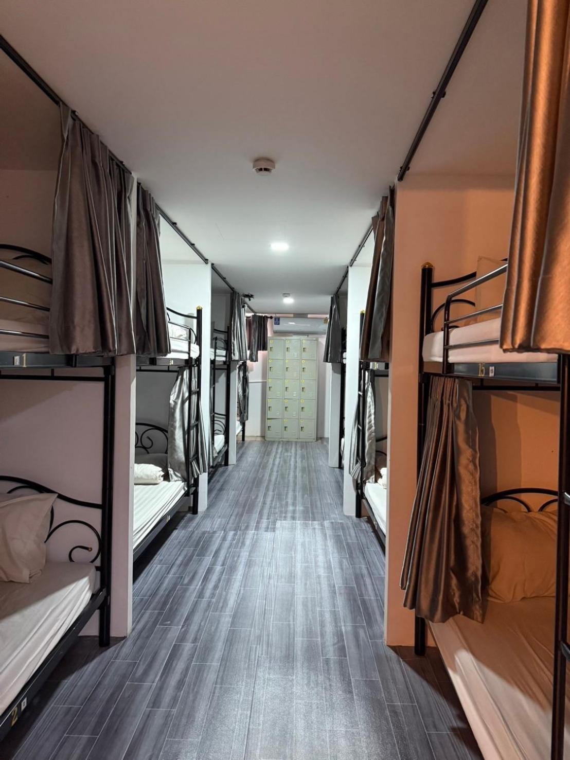 Jomtien Beach Hostel - Soi 7 Prime Spot - 200m to Beach next to Food Market