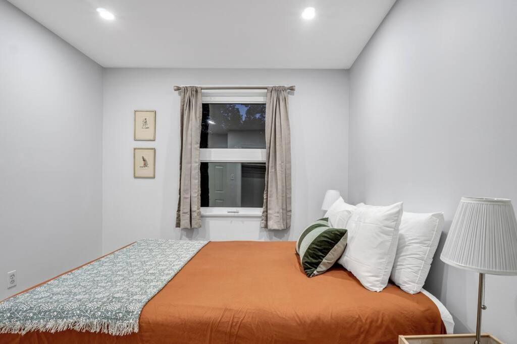 The Blushwood Suite Mins to DT & Trails